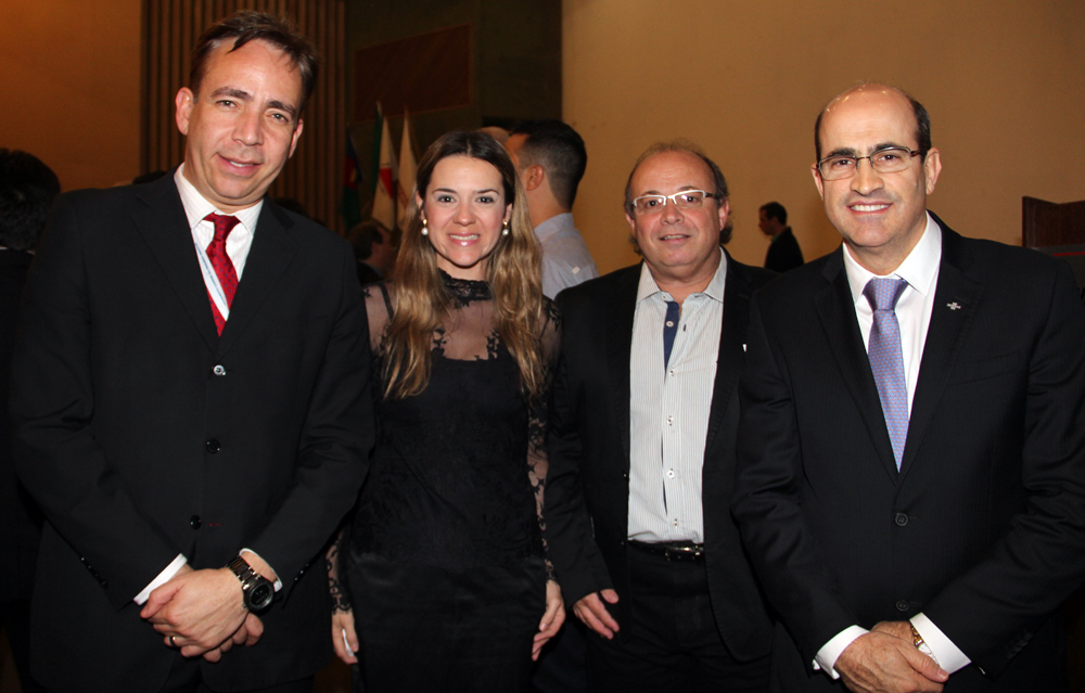 O Diretor de Operações do Sebrae Minas, Anderson Cabido; a Diretora do TCEMG, Natália Araújo; o Chefe de Gabinete do Conselheiro Presidente do TCEMG, Ronaldo Machado, e Diretor Superintendente do Sebrae Minas, Afonso Maria Rocha